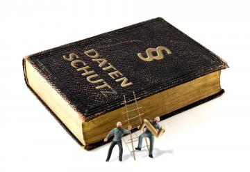 datenschutz, diebstahl, miniaturfiguren, paragraph, hacker, privatsphäre, dsgvo, datenspeicherung, sicherheit, datenklau, datenschutzverordnung, urheberrechte, diebe, daten, gesetz, miniaturfigur, miniatur, kreativ, modellbaufigur, lüttje